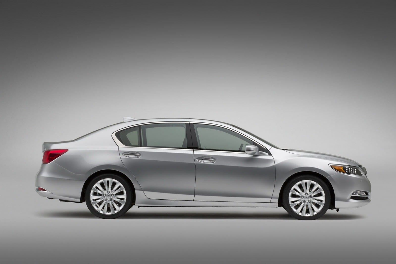 2013 Acura RLX saloon photo gallery - Image 11